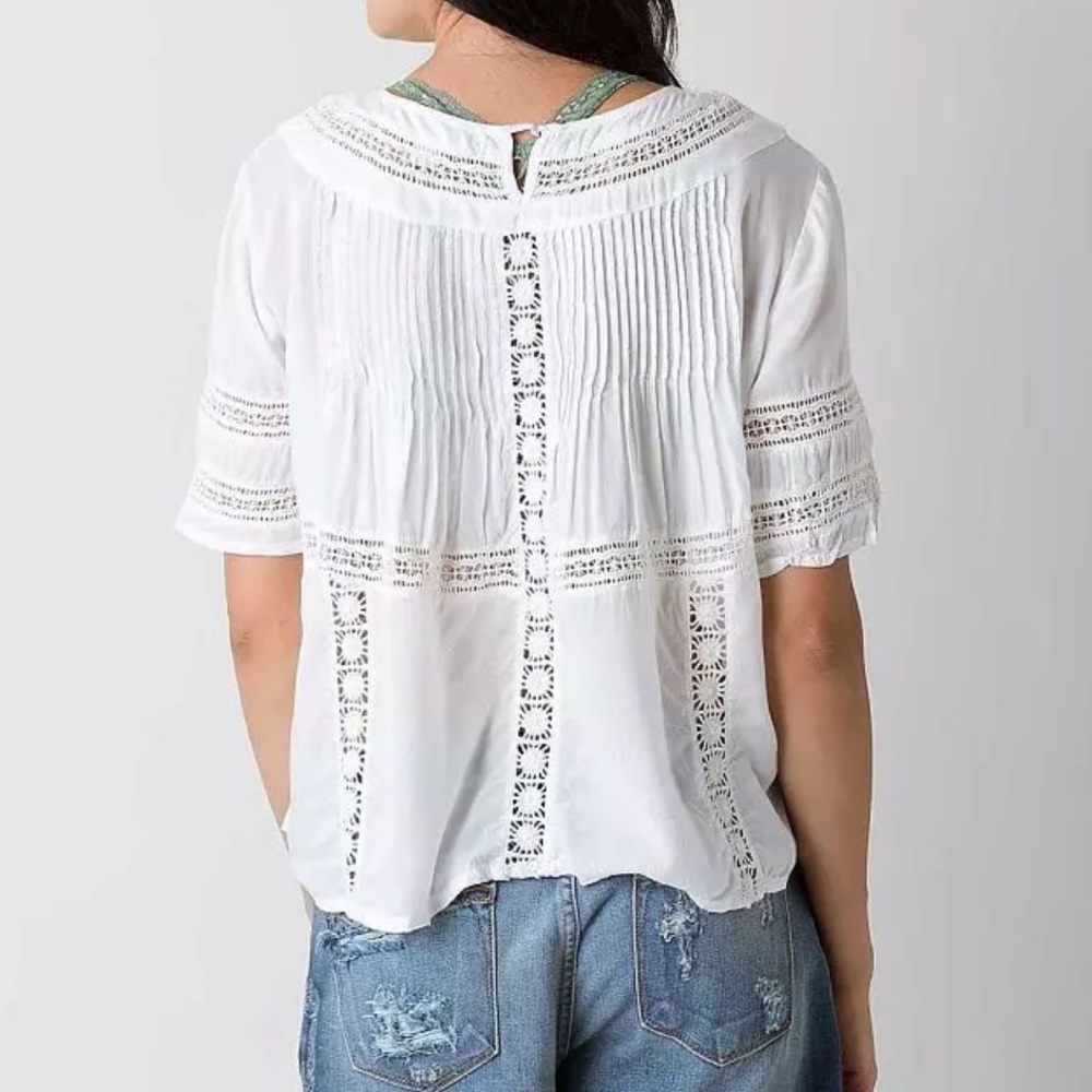 Amuse Society white Clove Top crochet detail from buckle size small - Picture 2 of 6